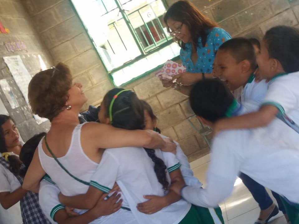 Abrazos y poesía en Martes de Poesía